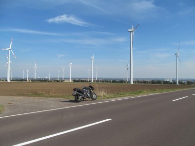 Saalebrücke A14 und die Zuckerbude bei Könnern im Hintergrund