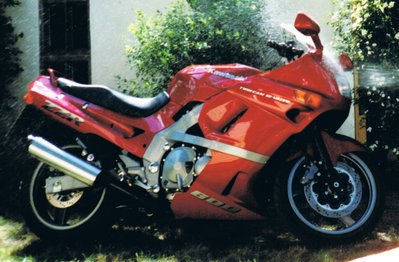 Ein großer Schritt von 19 PS zu 98 PS! Ein schöner Sporttourer mit tollem Design. Kawa ZZR 600 ab 03/91 bis 05/94